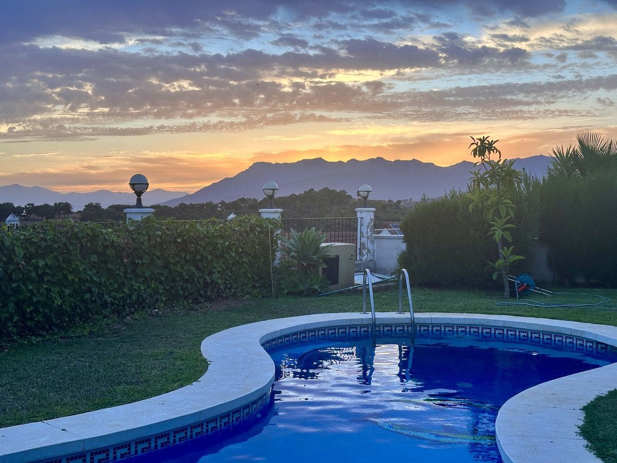 5 Bed Townhouse in La Mairena in La Mairena, Townhouse