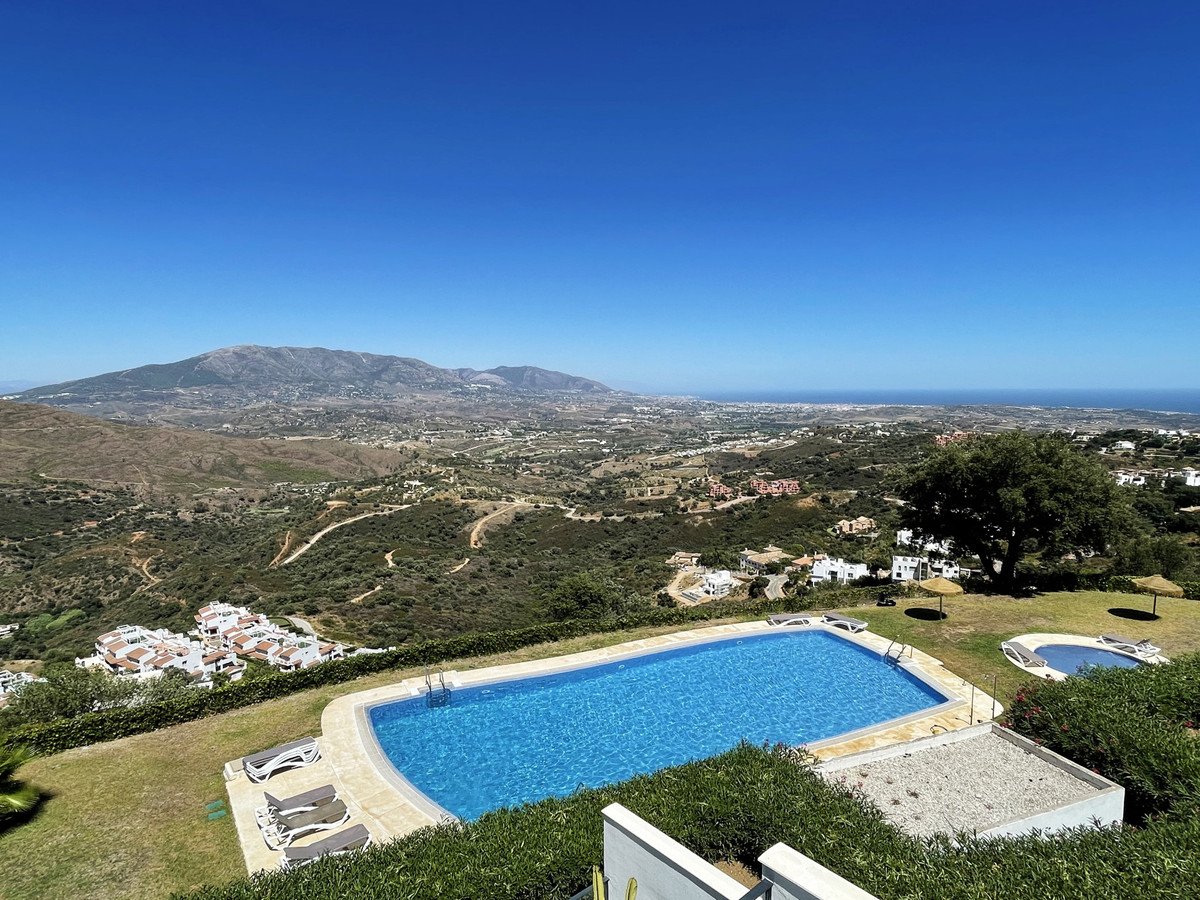 3 Bed Semi-Detached House in La Mairena in La Mairena, Semi-Detached House