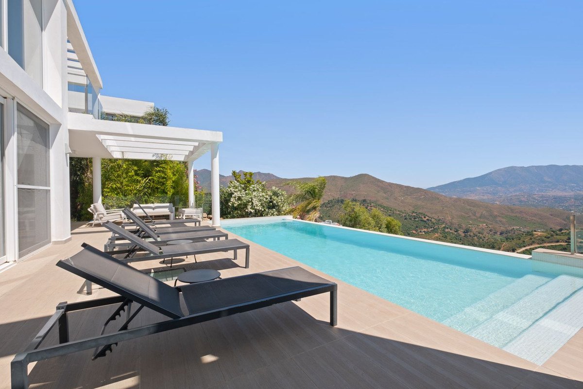 5 Bed Vrijstaande Villa in La Mairena in La Mairena, 