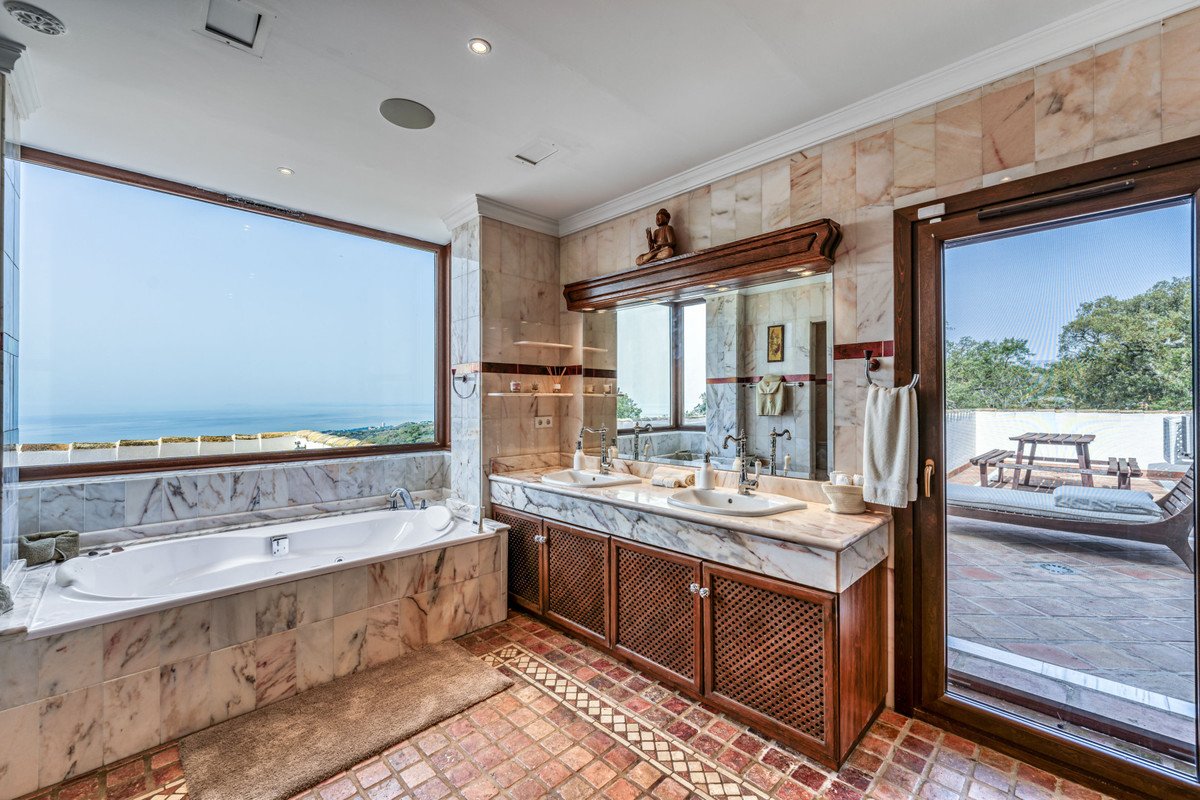 7 Bed Vrijstaande Villa in La Mairena in La Mairena, 