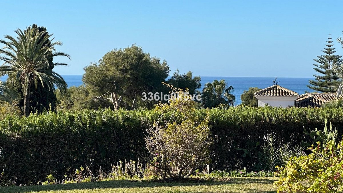4 Bed Samostatně stojící vila in Las Chapas v Marbella