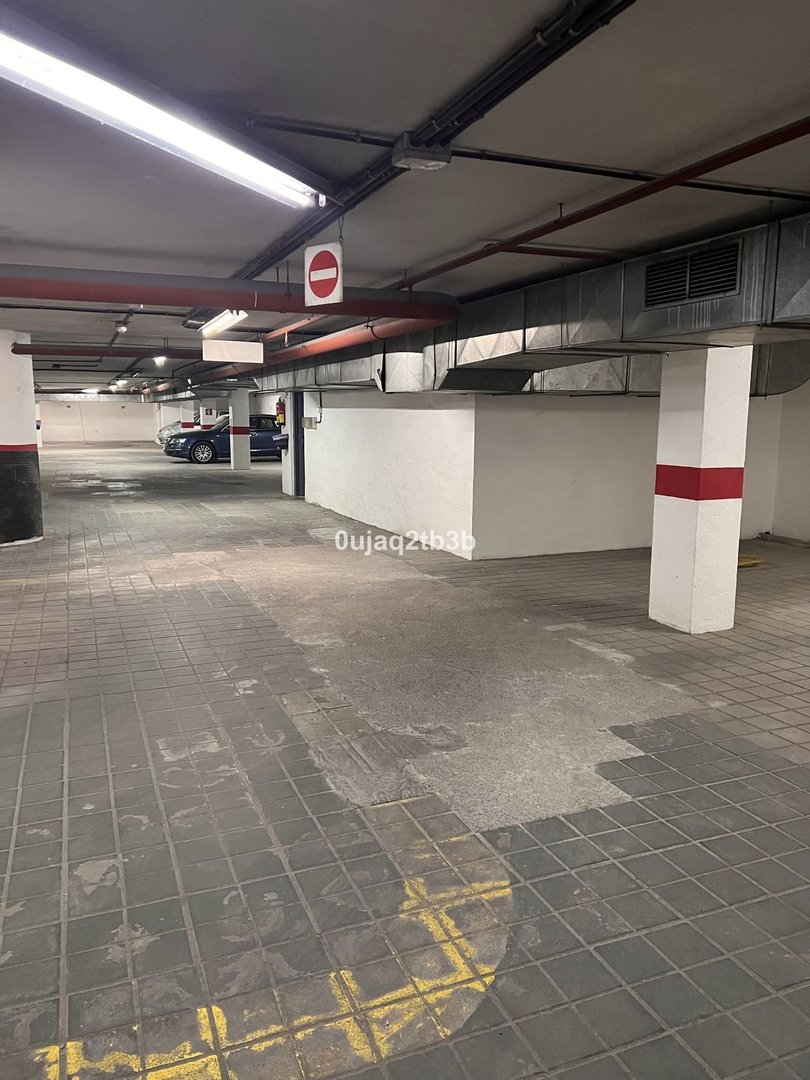 1 Bed Parking Space in Marbella в Marbella — Място за паркиране