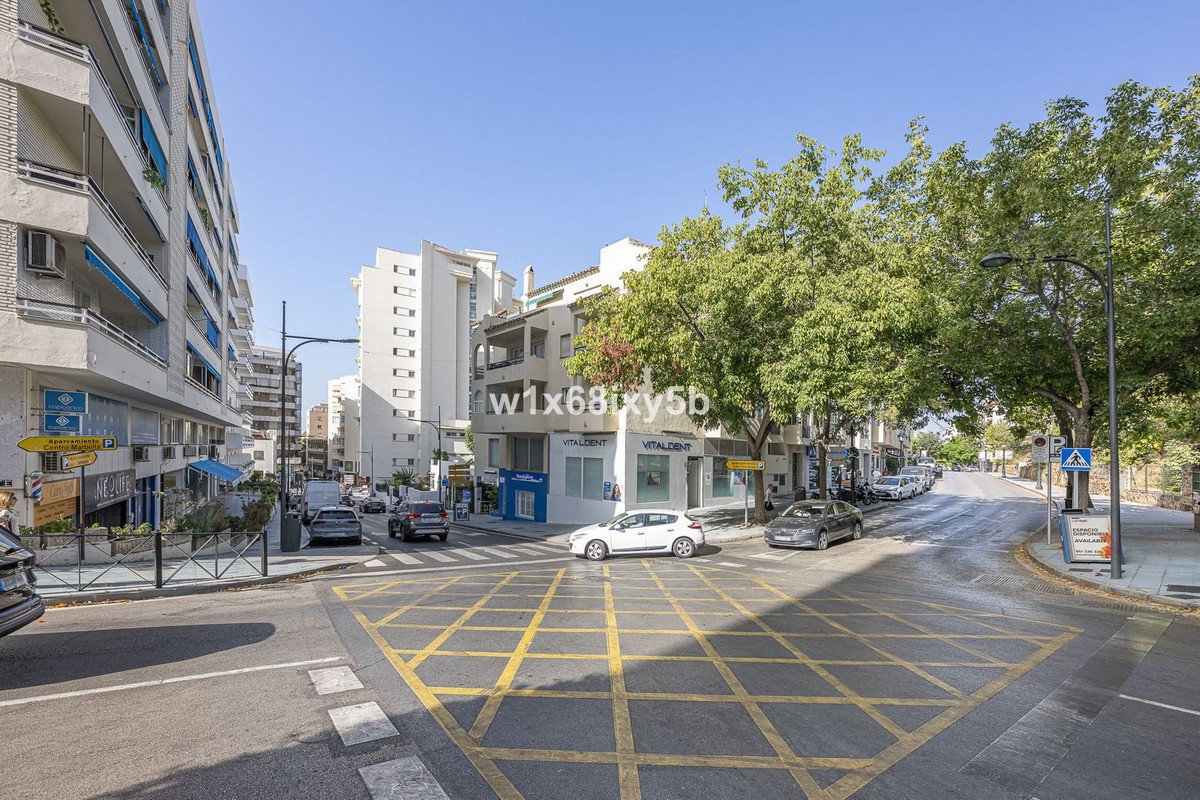 2 Bed Commercial Premises in Marbella u Marbella — Commercial Premises
