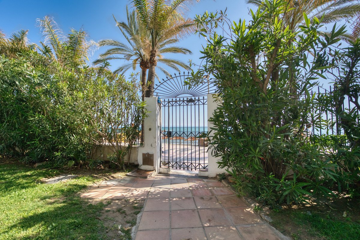 1 Bed Duplex in Marbella في Marbella, دوبليكس