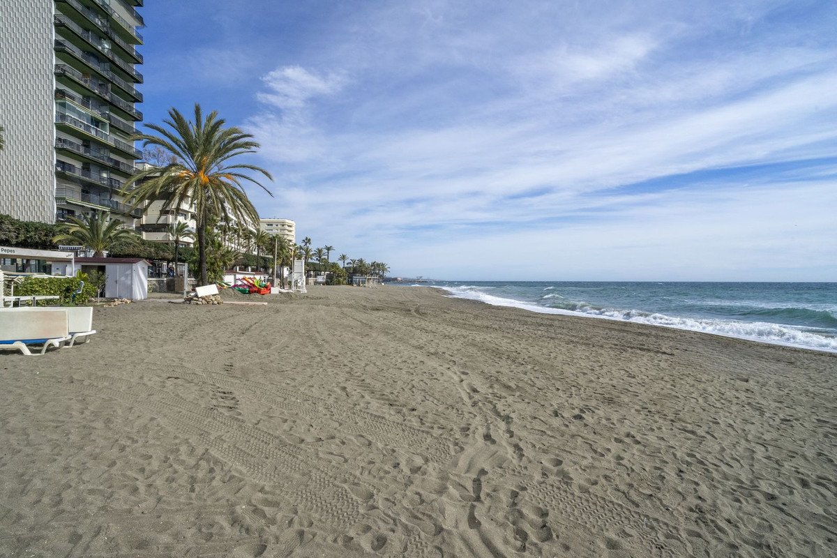 2 Bed Bovenste Verdieping Appartement in Marbella in Marbella, 