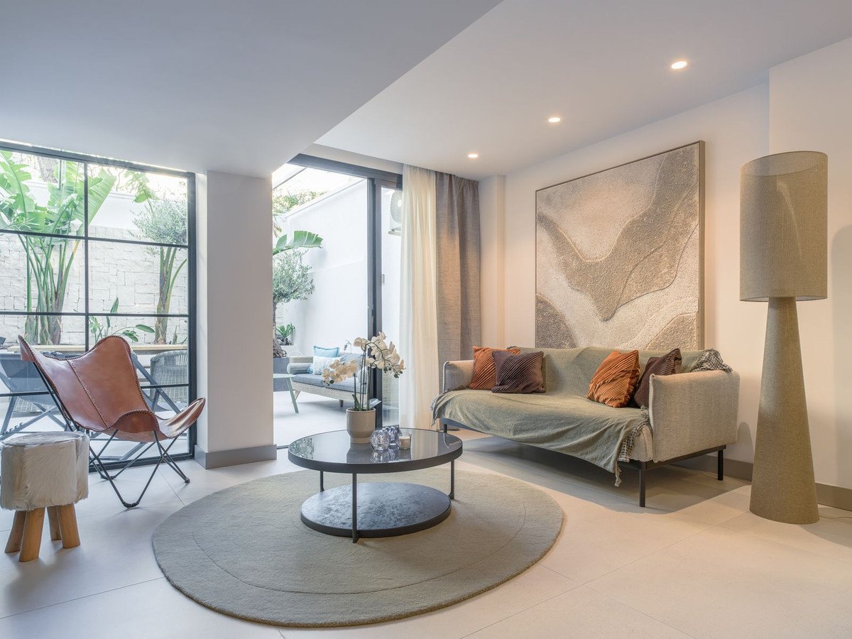 2 Bed شقة في الطابق الأرضي in Marbella في Marbella, 