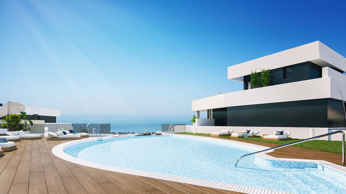 Modern villa met infinity pool en uitzicht op zee.