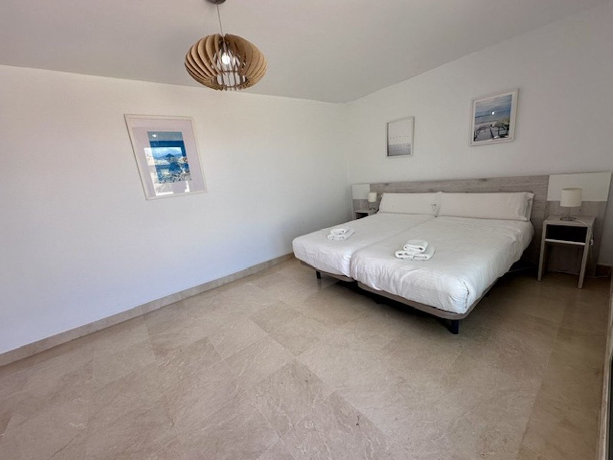 3 Bed بنتهاوس Duplex in Marbella في Marbella, 