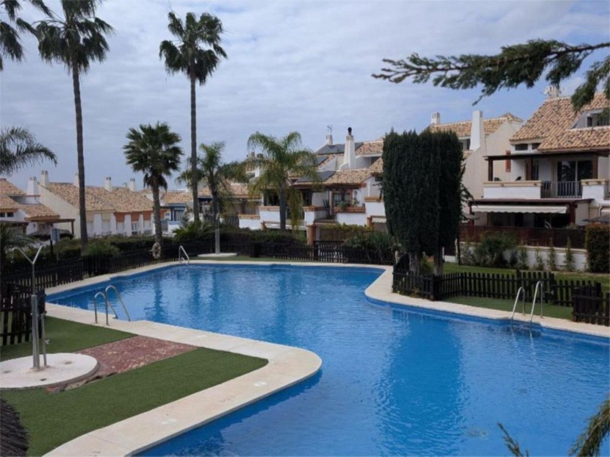 4 Bed Rijtjeshuis in Marbella in Marbella, Rijtjeshuis