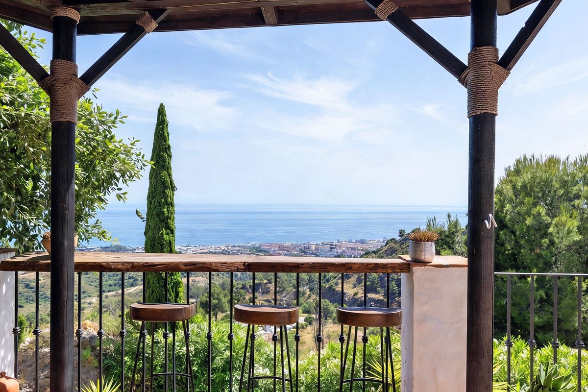 4 Bed Semi-Detached House in Marbella in Marbella, Semi-Detached House