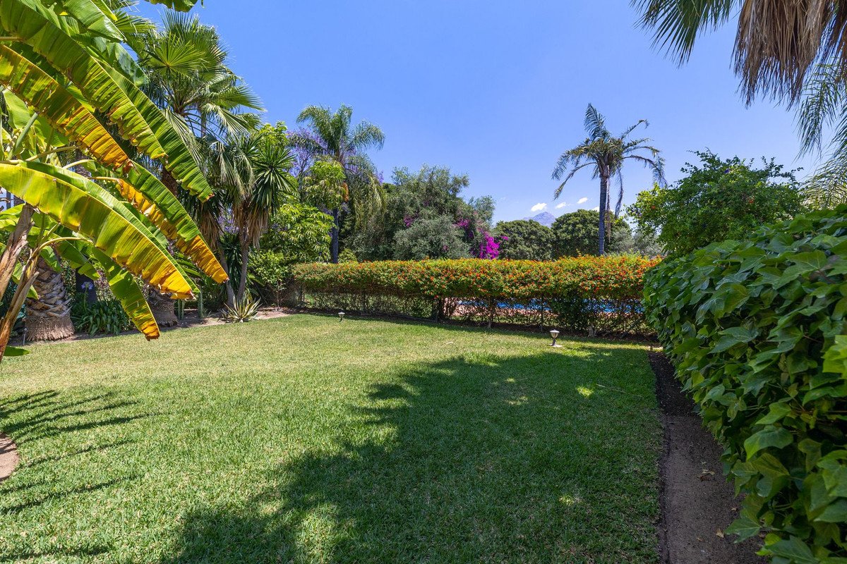5 Bed Semi-Detached House in Marbella in Marbella, Semi-Detached House