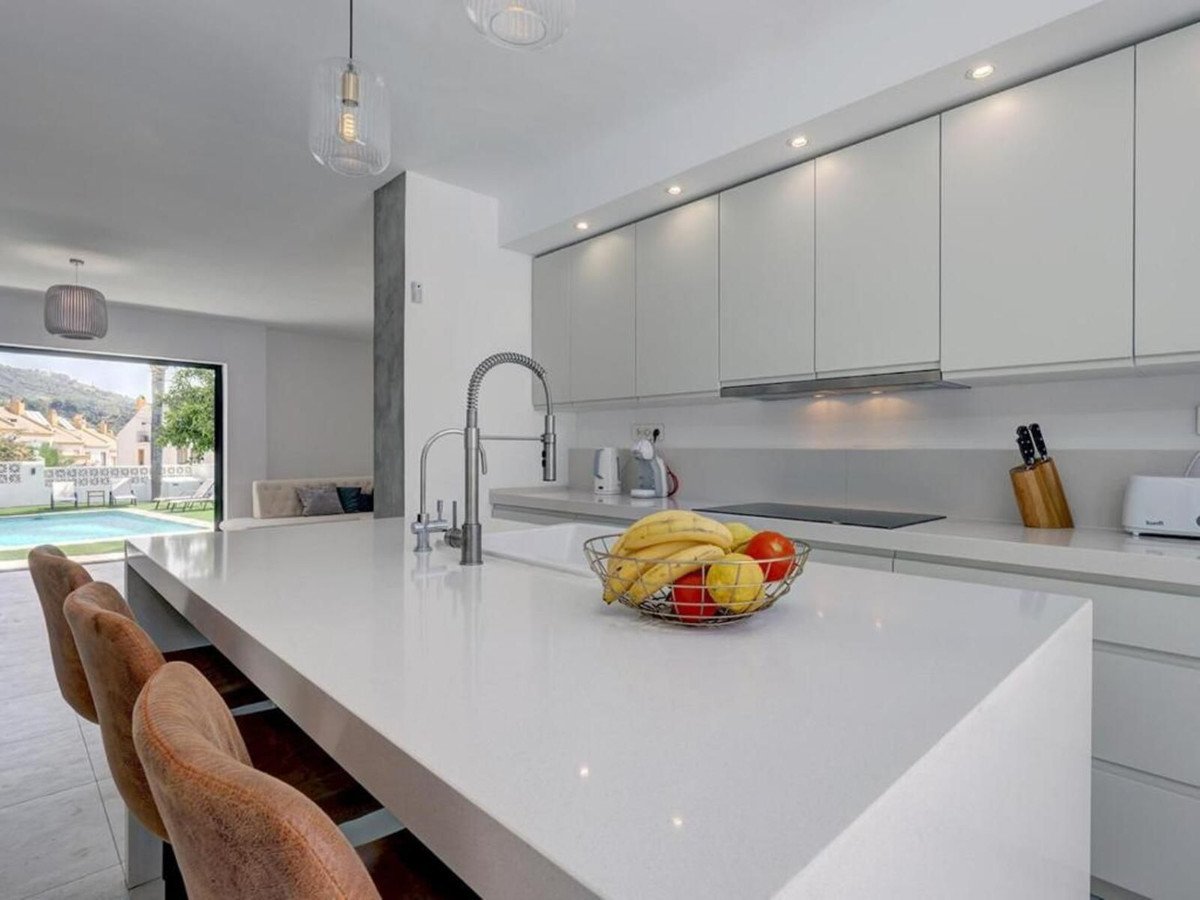 6 Bed فيلا مستقلة in Marbella في Marbella, 