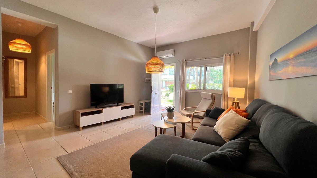 2 Bed شقة في الطابق الأرضي in Marbesa في Marbesa, شقة