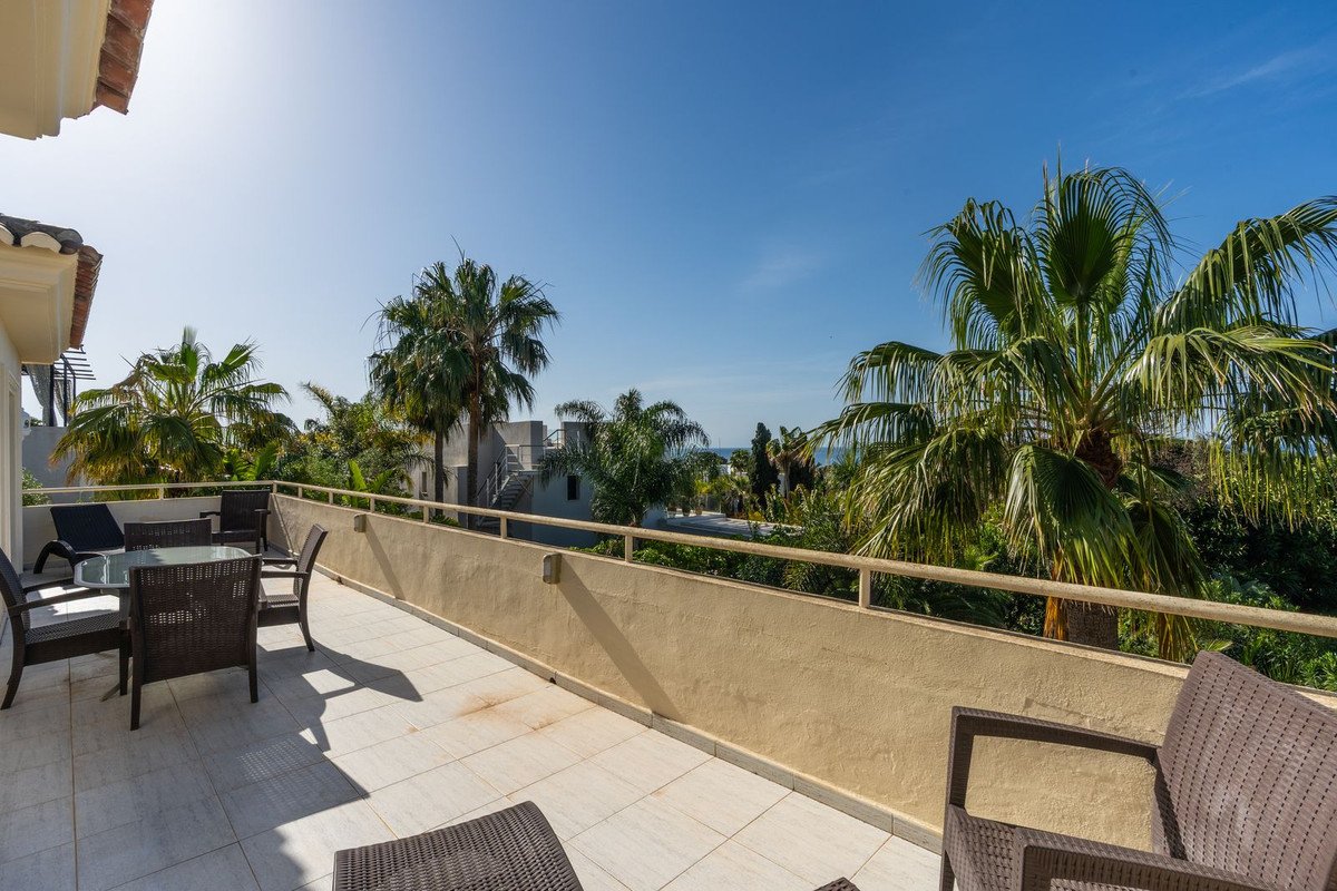 5 Bed Detached Villa in Marbesa in Marbesa, 
