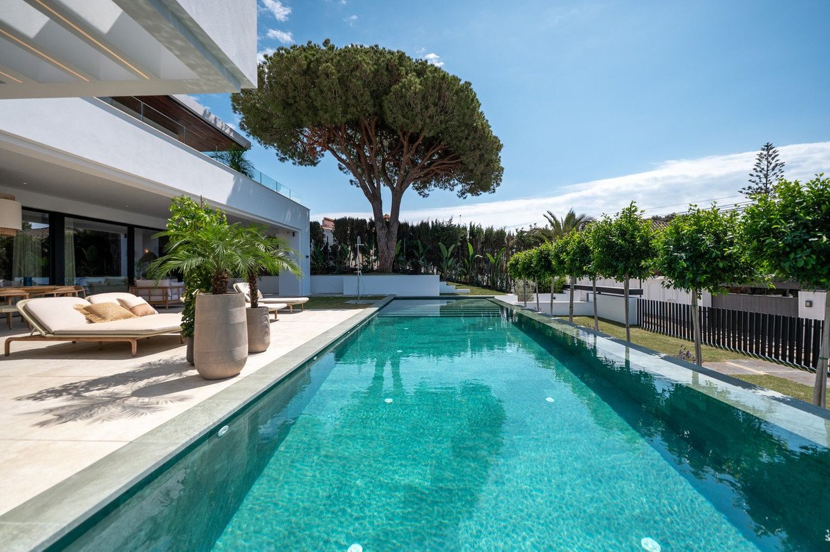 6 Bed فيلا مستقلة in Marbesa في Marbesa, 