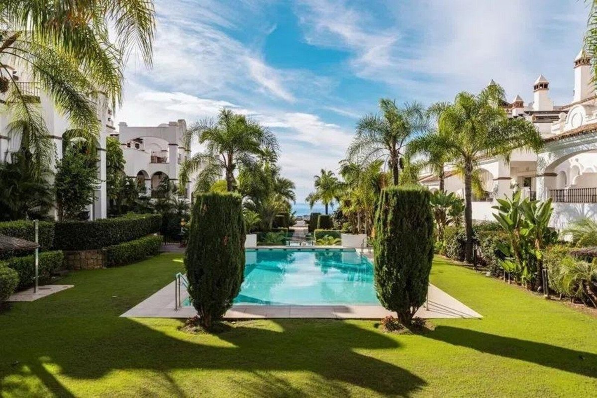 3 Bed Middle Floor Apartment in Nagüeles
