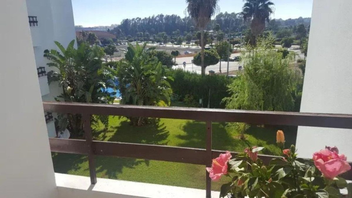 1 Bed Keskmise korruse korter in Nueva Andalucía