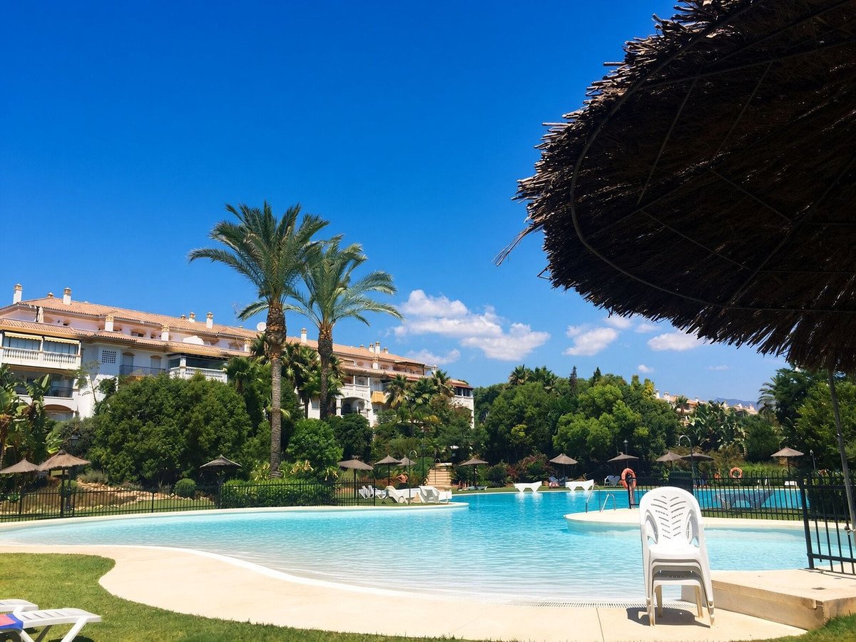 2 Bed Top Floor Apartment in Nueva Andalucía