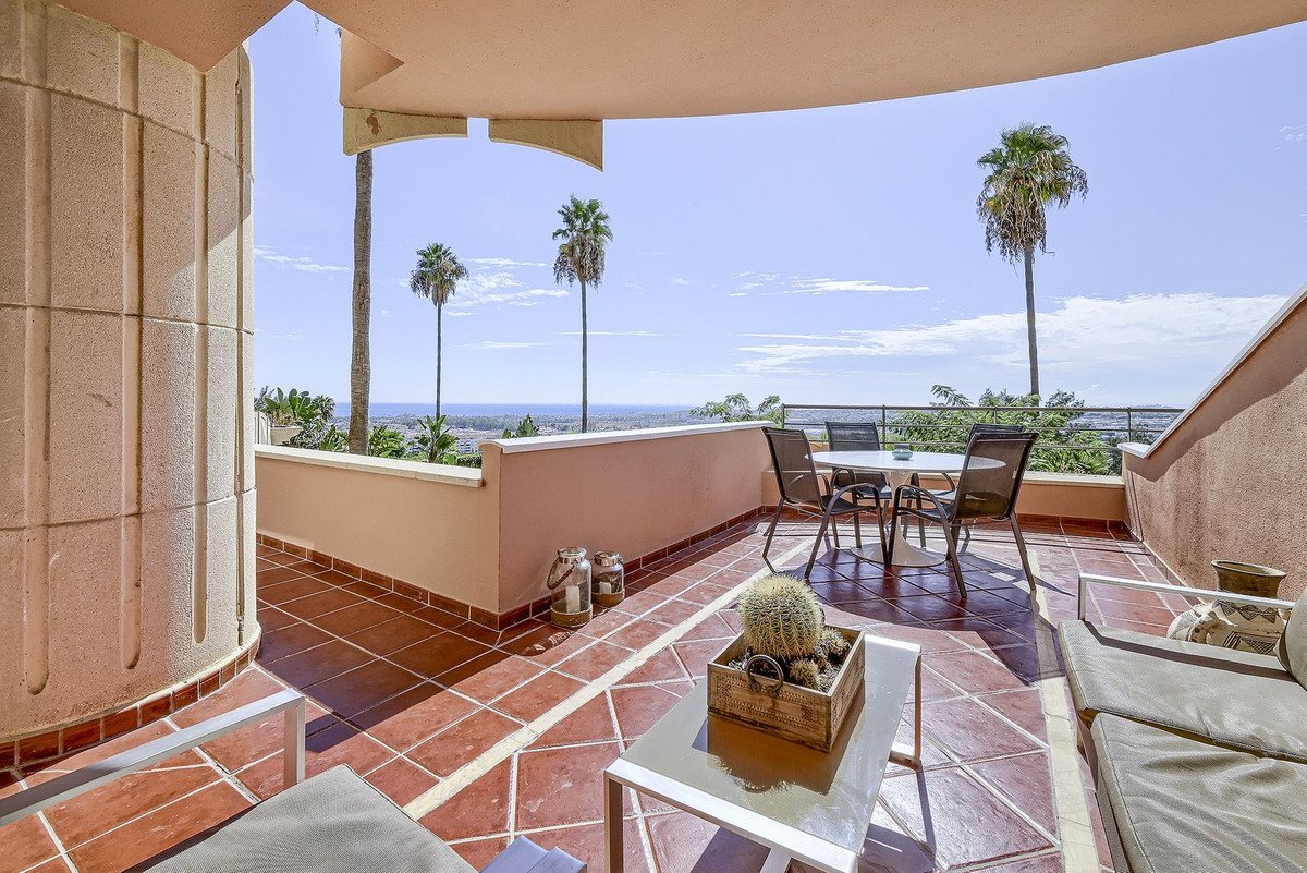 2 Bed Квартира на среднем этаже in Nueva Andalucía