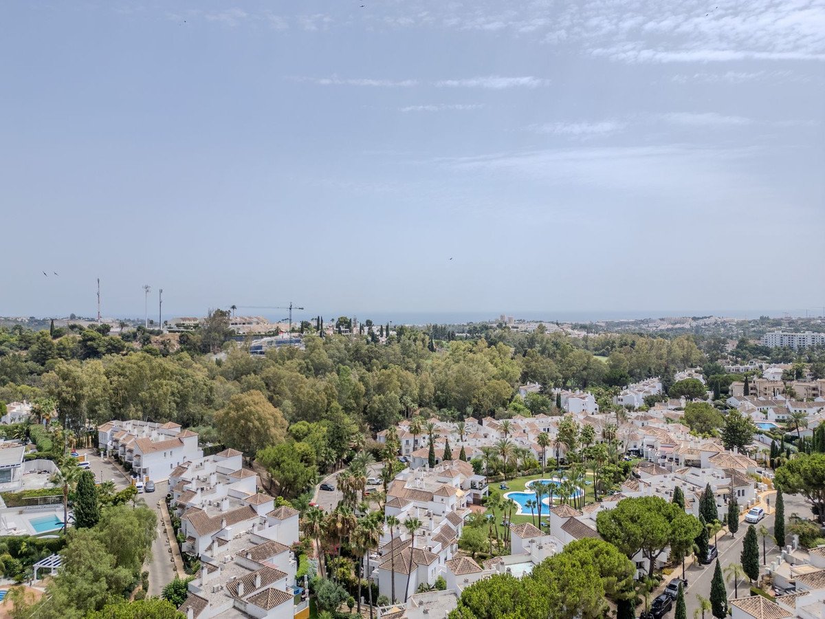 2 Bed Top Floor Apartment in Nueva Andalucía in Nueva Andalucía, Apartment