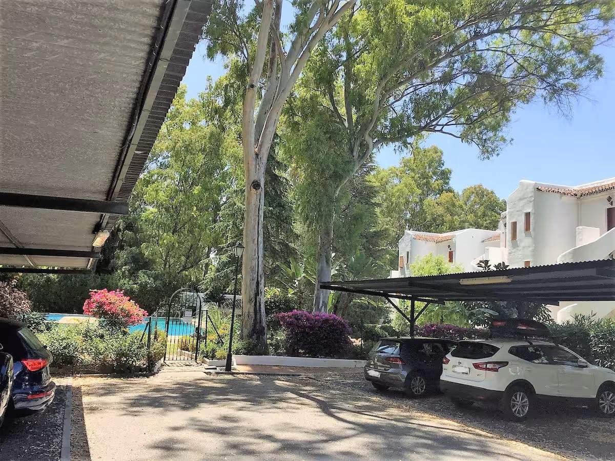 2 Bed شقة في الطابق الأوسط in Nueva Andalucía في Nueva Andalucía, شقة