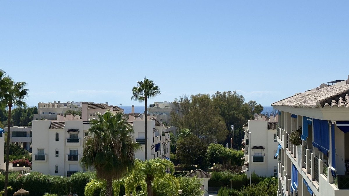 2 Bed Middle Floor Apartment in Nueva Andalucía in Nueva Andalucía, Apartment
