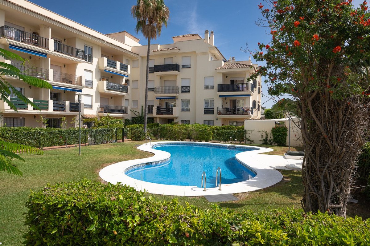 2 Bed Middle Floor Apartment in Nueva Andalucía in Nueva Andalucía, Apartment