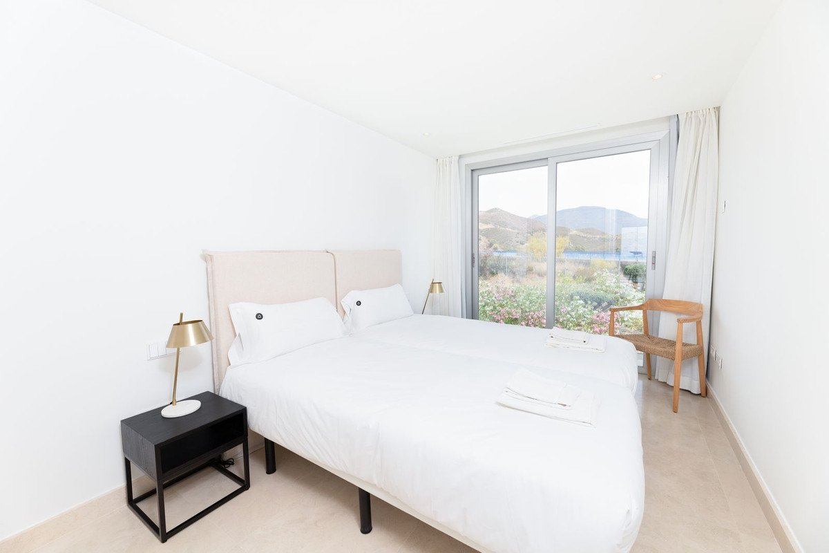 2 Bed شقة في الطابق الأوسط in Nueva Andalucía في Nueva Andalucía, شقة