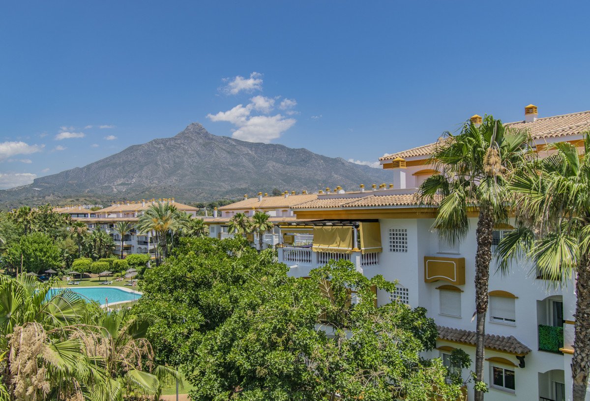 2 Bed Middle Floor Apartment in Nueva Andalucía in Nueva Andalucía, Apartment