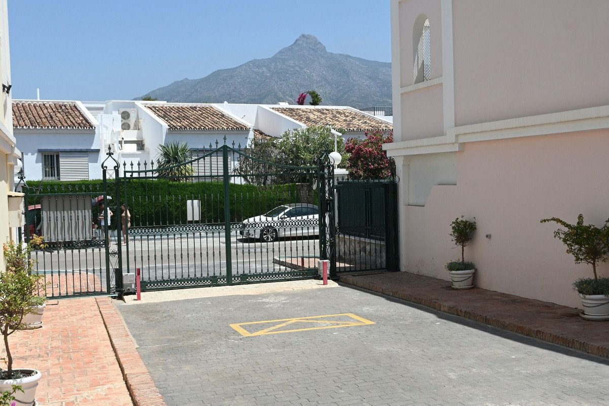 27 photo