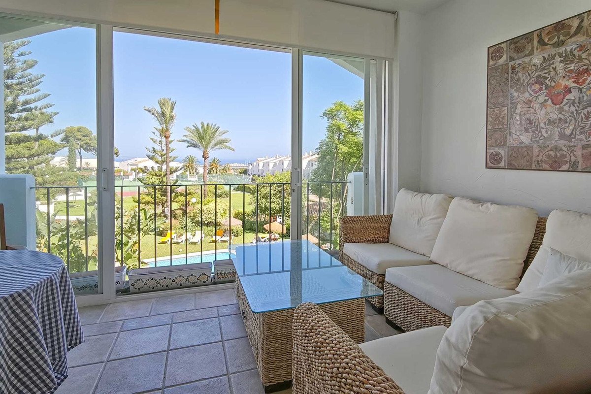 2 Bed Middle Floor Apartment in Nueva Andalucía in Nueva Andalucía, Apartment