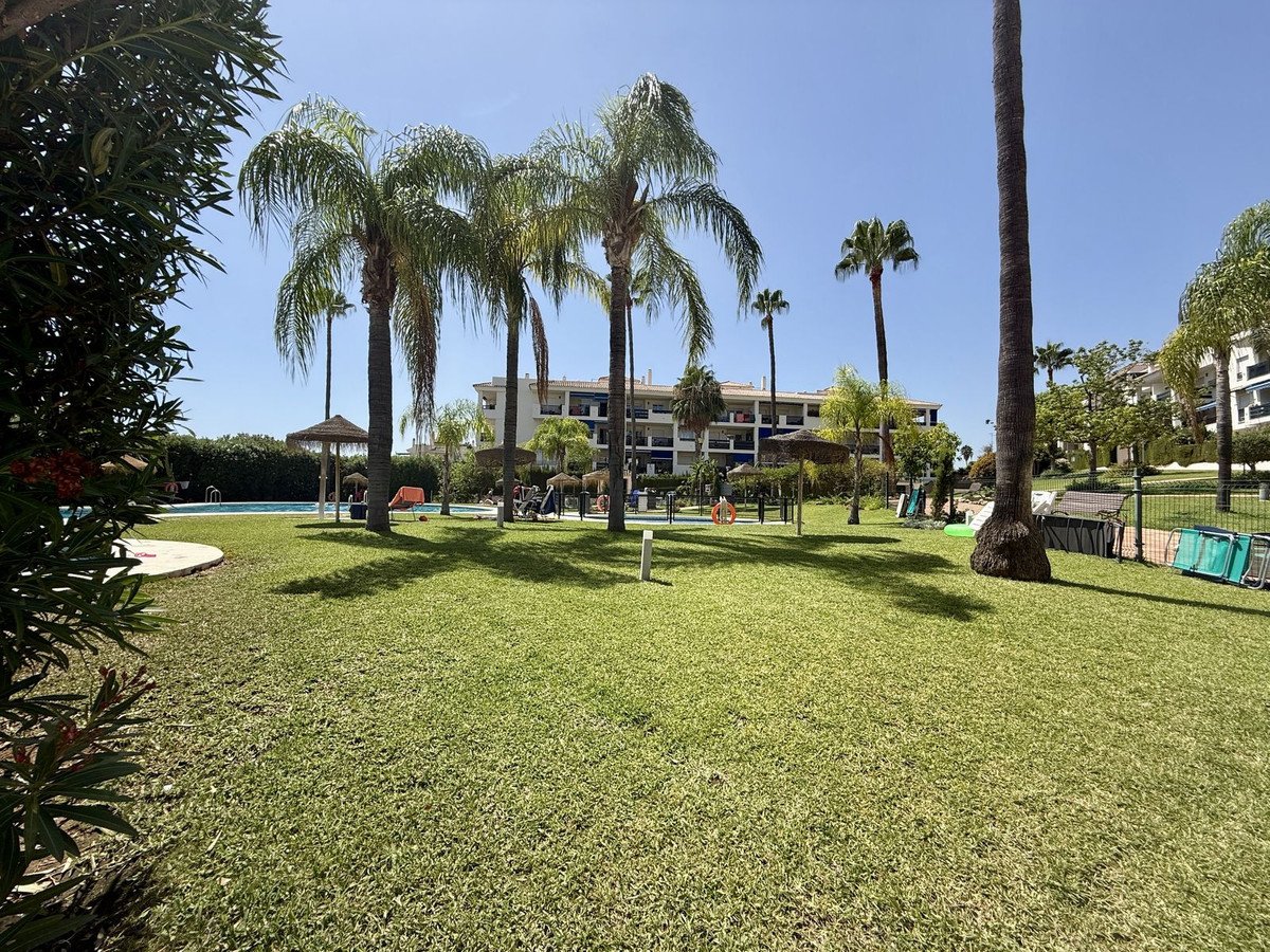 2 Bed Квартира на среднем этаже in Nueva Andalucía