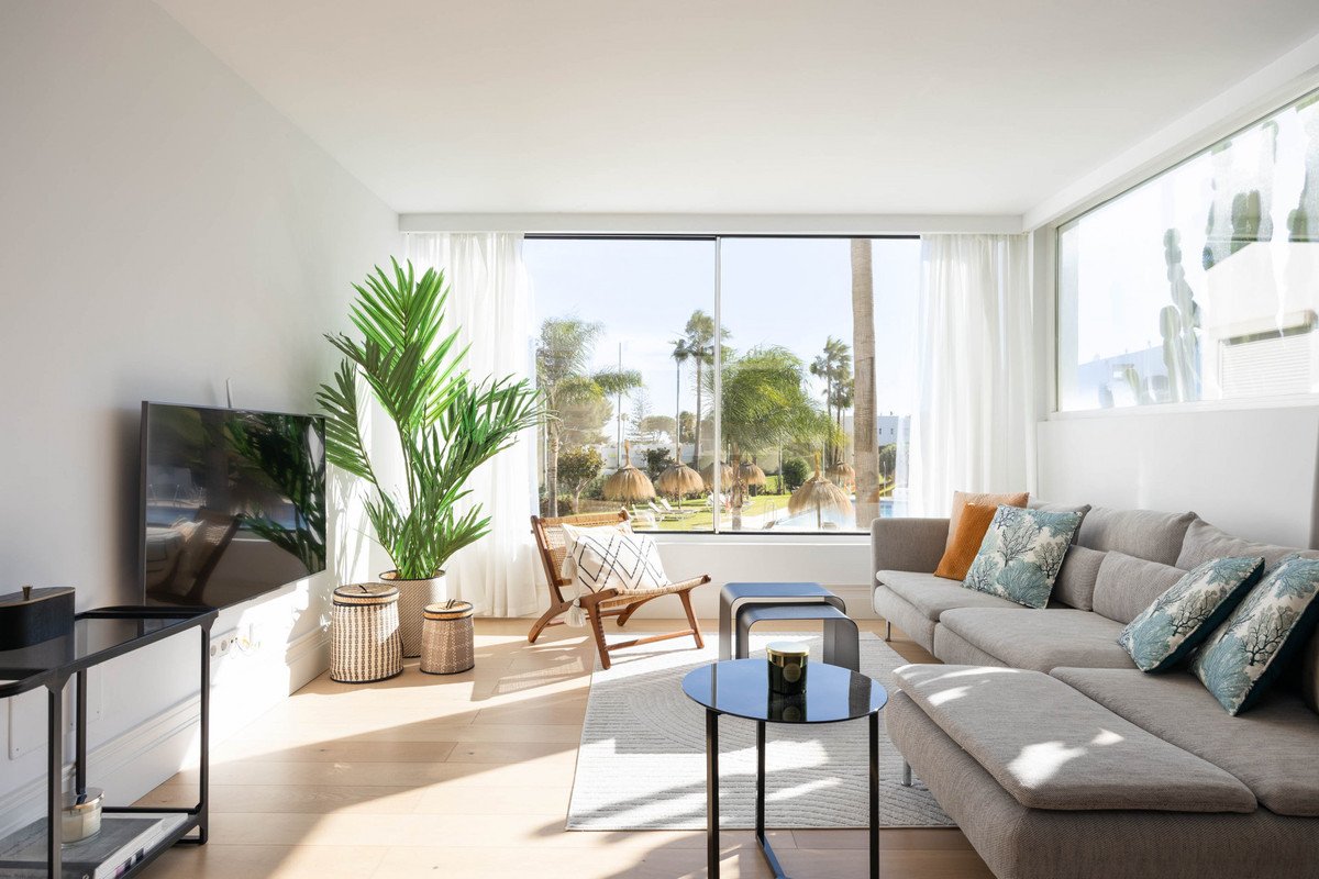 2 Bed شقة في الطابق الأوسط in Nueva Andalucía في Nueva Andalucía, شقة