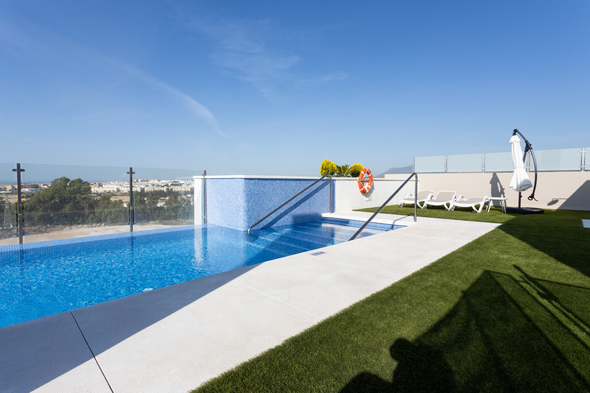 2 Bed شقة في الطابق الأوسط in Nueva Andalucía في Nueva Andalucía, شقة