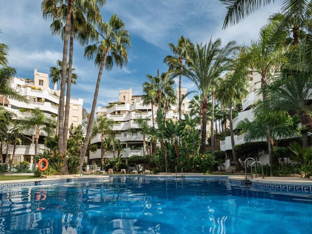 2 Bed Middle Floor Apartment in Nueva Andalucía in Nueva Andalucía, Apartment