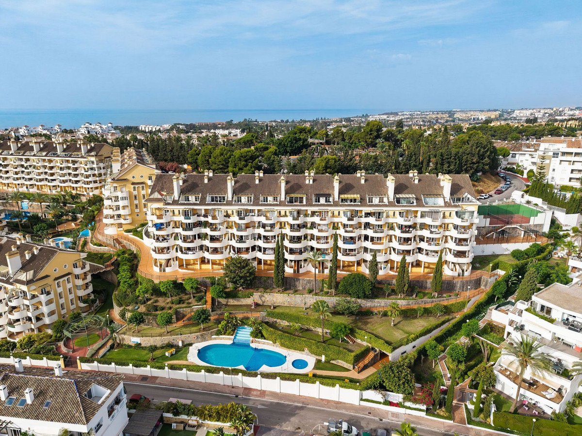 2 Bed Middle Floor Apartment in Nueva Andalucía in Nueva Andalucía, Apartment