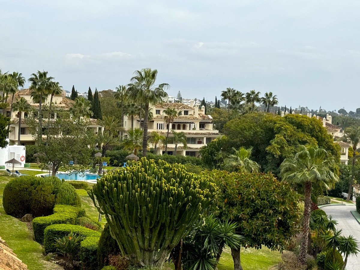 2 Bed Duplex in Nueva Andalucía في Nueva Andalucía, 