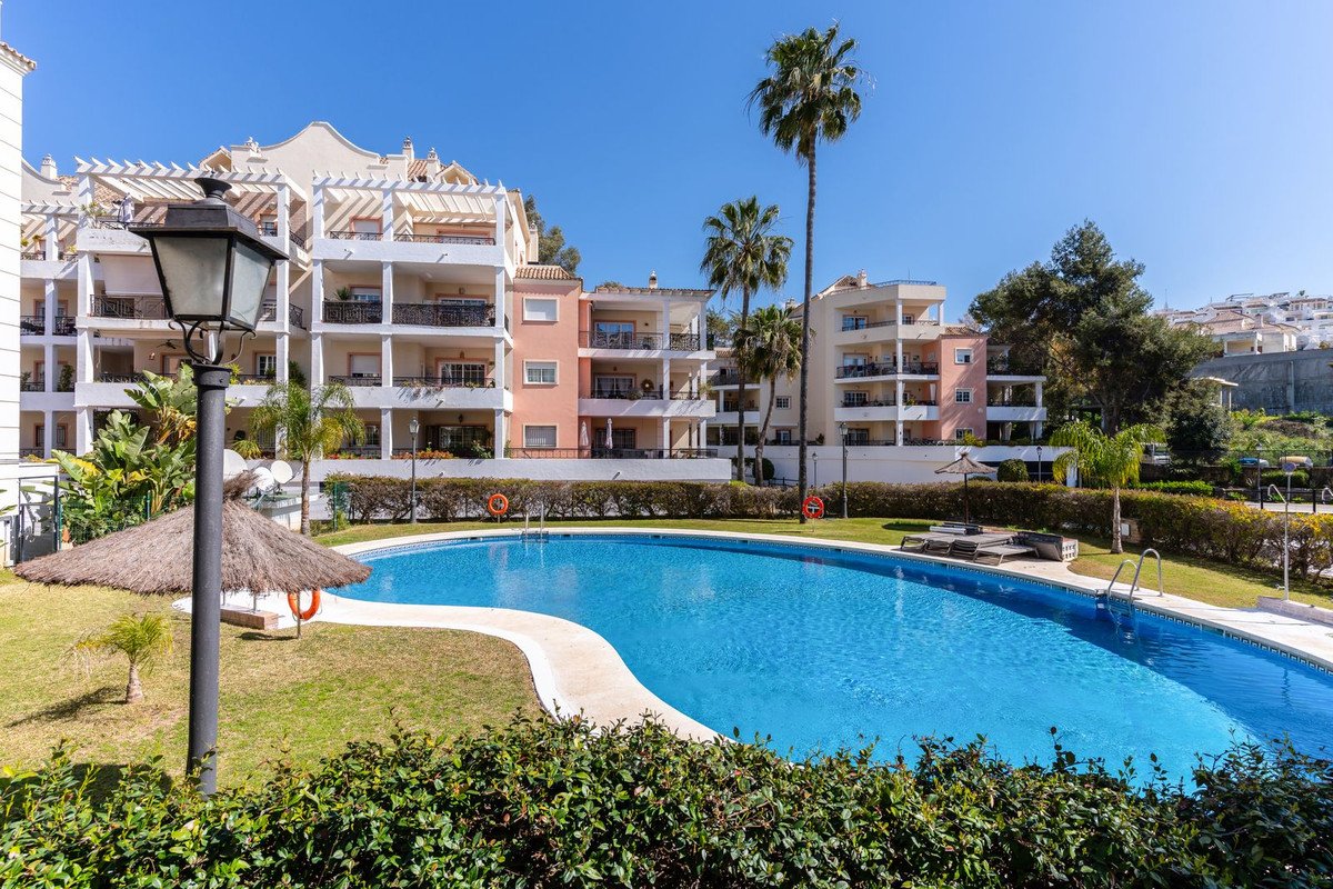3 Bed Middle Floor Apartment in Nueva Andalucía in Nueva Andalucía, Apartment