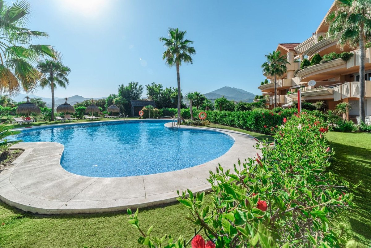 3 Bed شقة في الطابق الأوسط in Nueva Andalucía في Nueva Andalucía, شقة