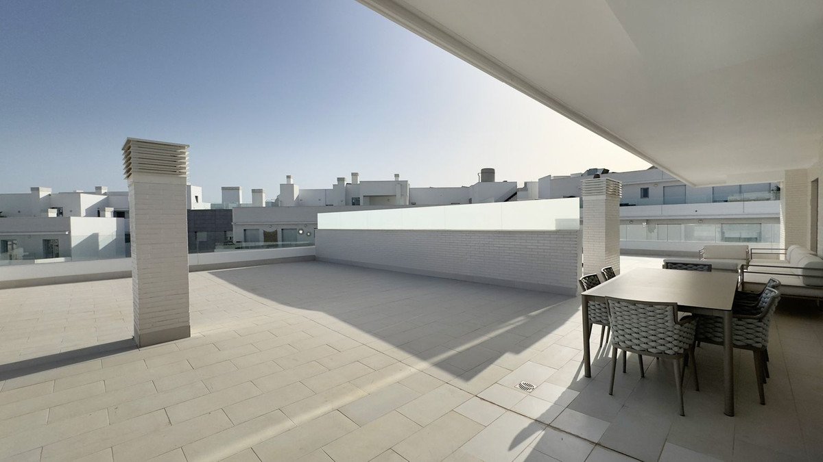 3 Bed شقة في الطابق العلوي in Nueva Andalucía في Nueva Andalucía, شقة