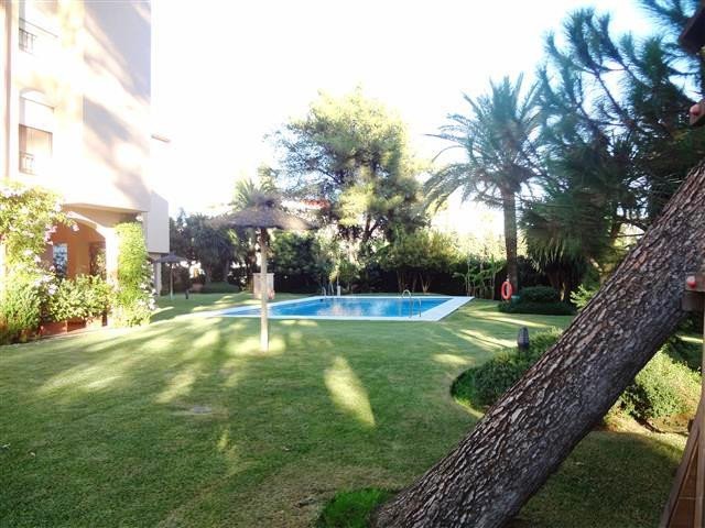 3 Bed شقة في الطابق الأوسط in Nueva Andalucía في Nueva Andalucía, شقة