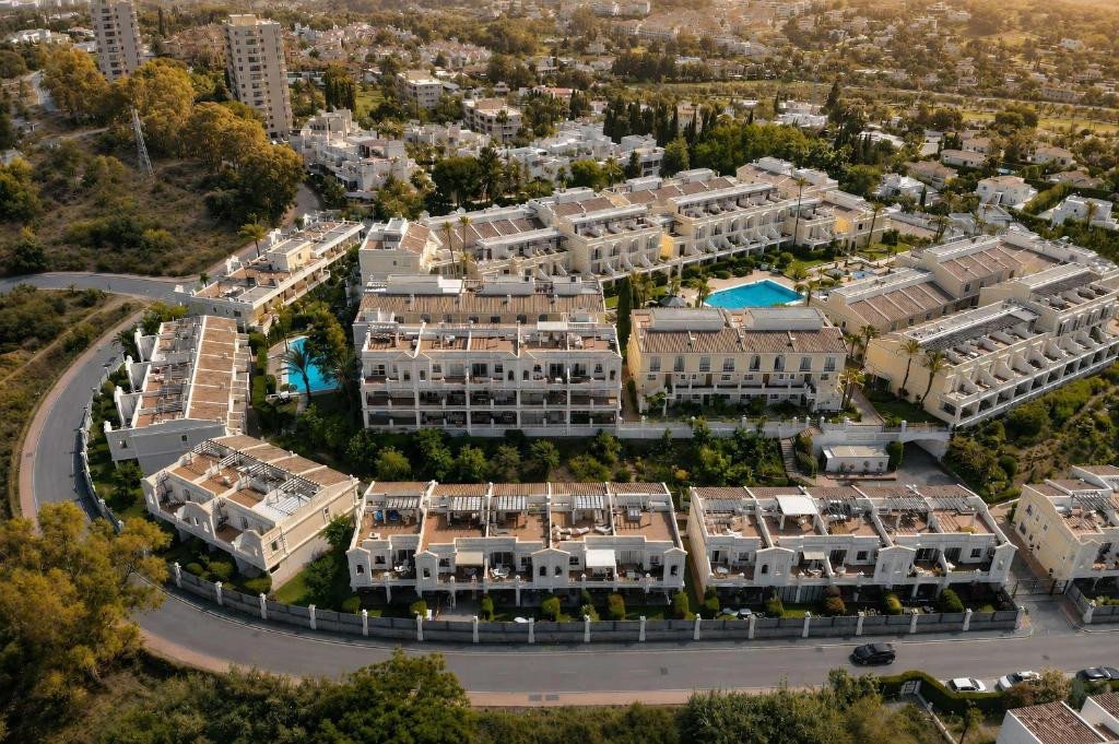 3 Bed Middle Floor Apartment in Nueva Andalucía in Nueva Andalucía, Apartment