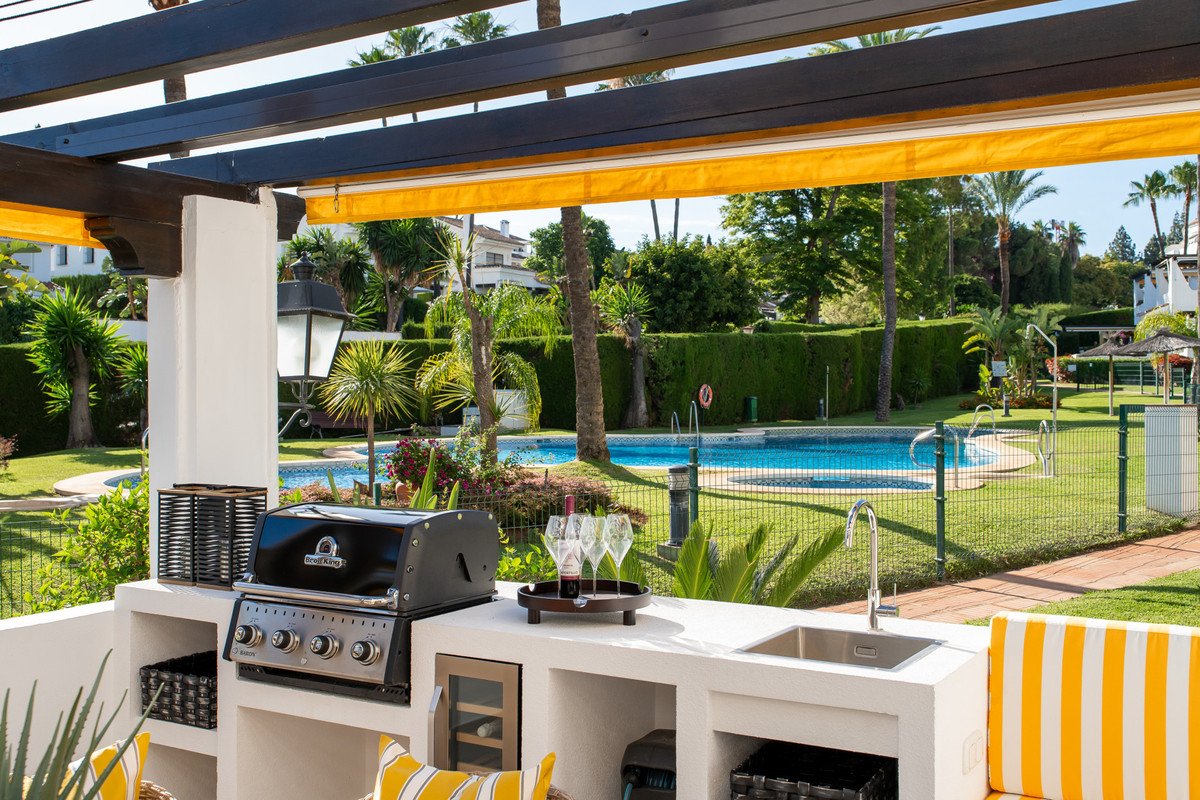 3 Bed Middle Floor Apartment in Nueva Andalucía in Nueva Andalucía, Apartment