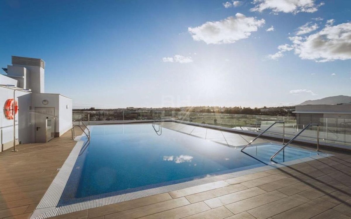 3 Bed Middle Floor Apartment in Nueva Andalucía in Nueva Andalucía, Apartment