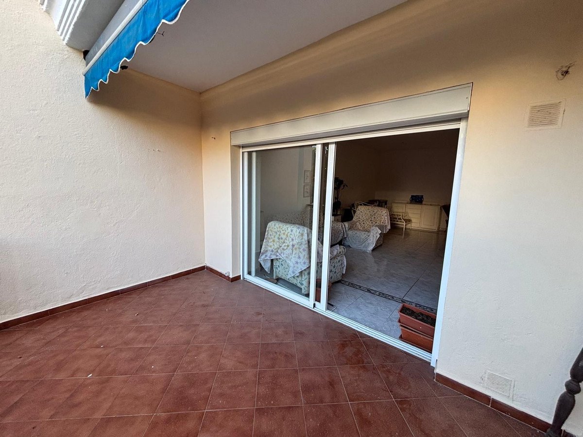 3 Bed شقة في الطابق الأوسط in Nueva Andalucía في Nueva Andalucía, شقة