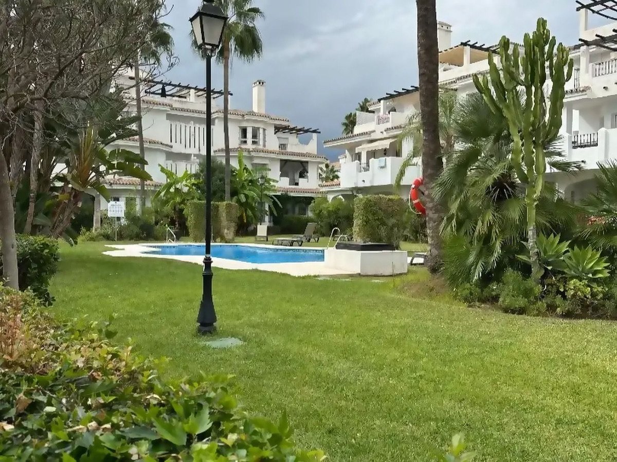 3 Bed Middle Floor Apartment in Nueva Andalucía in Nueva Andalucía, Apartment