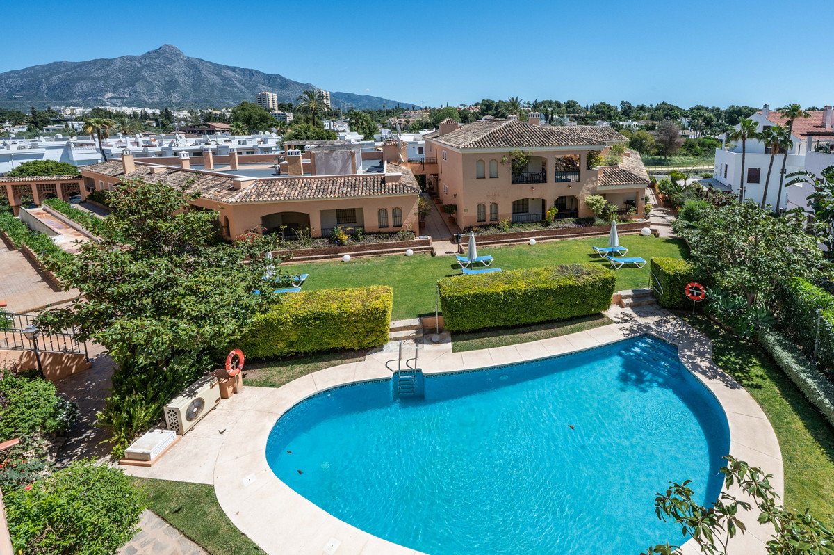 3 Bed Middle Floor Apartment in Nueva Andalucía in Nueva Andalucía, 