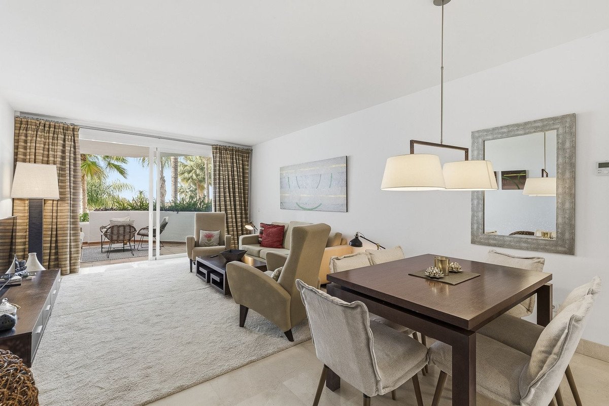 3 Bed شقة في الطابق الأرضي in Nueva Andalucía في Nueva Andalucía, شقة