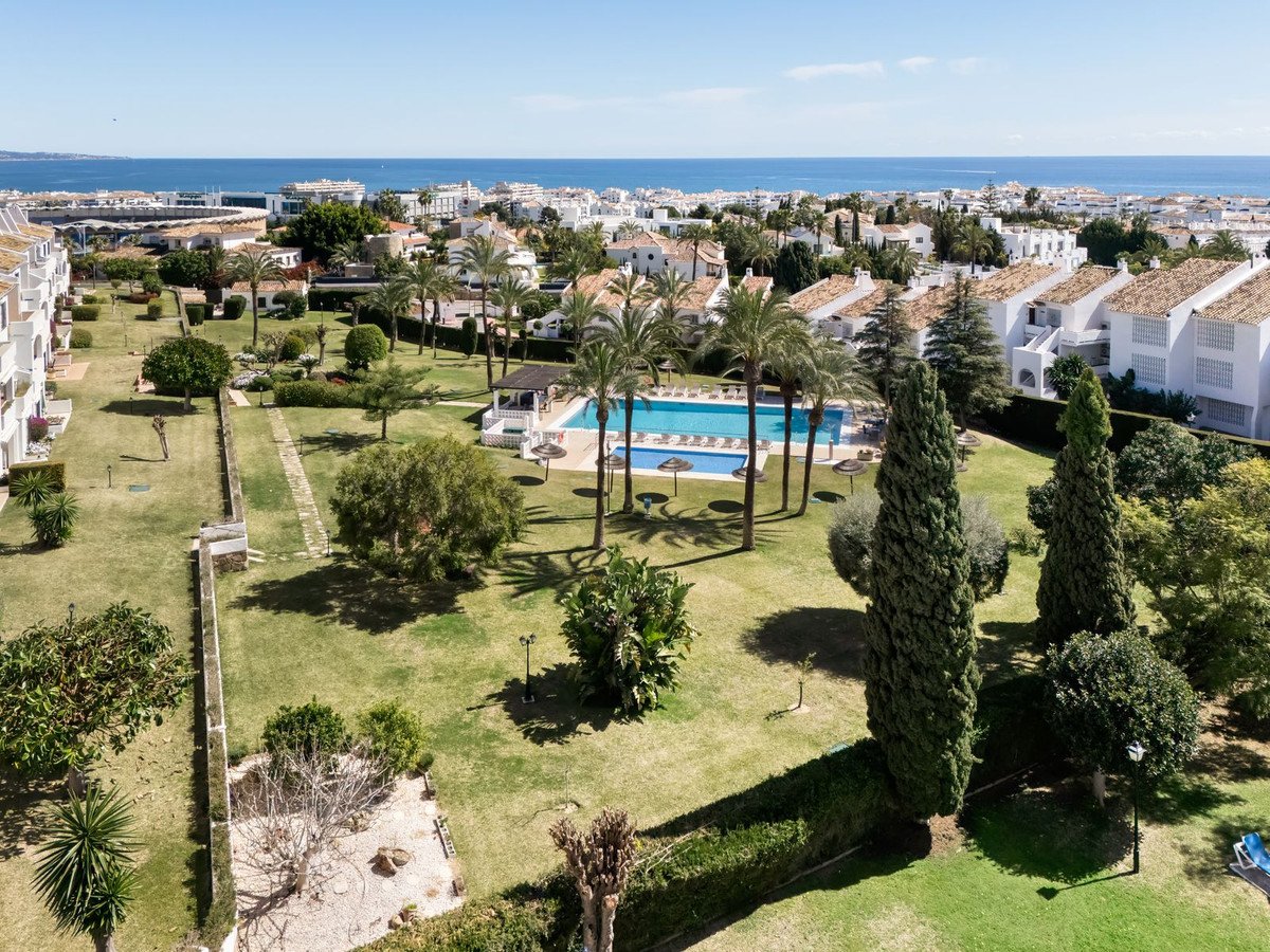 3 Bed شقة في الطابق الأرضي in Nueva Andalucía في Nueva Andalucía, شقة