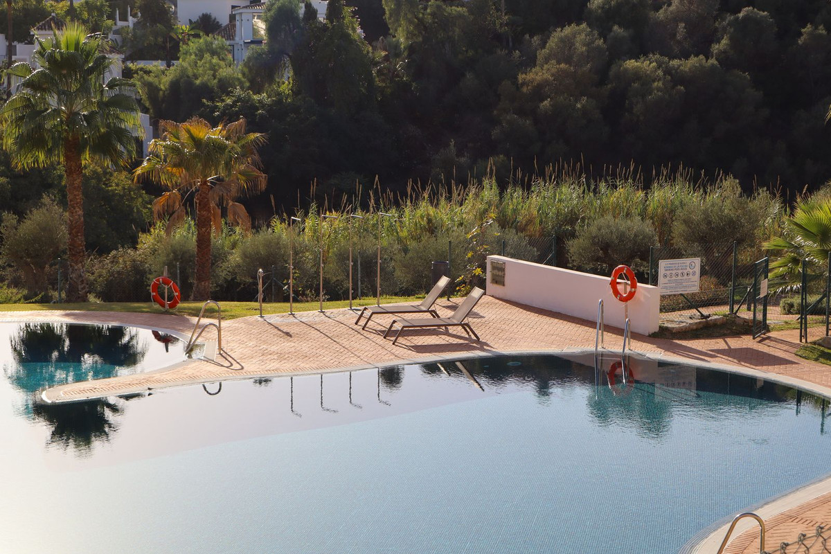 3 Bed شقة في الطابق الأوسط in Nueva Andalucía في Nueva Andalucía, شقة